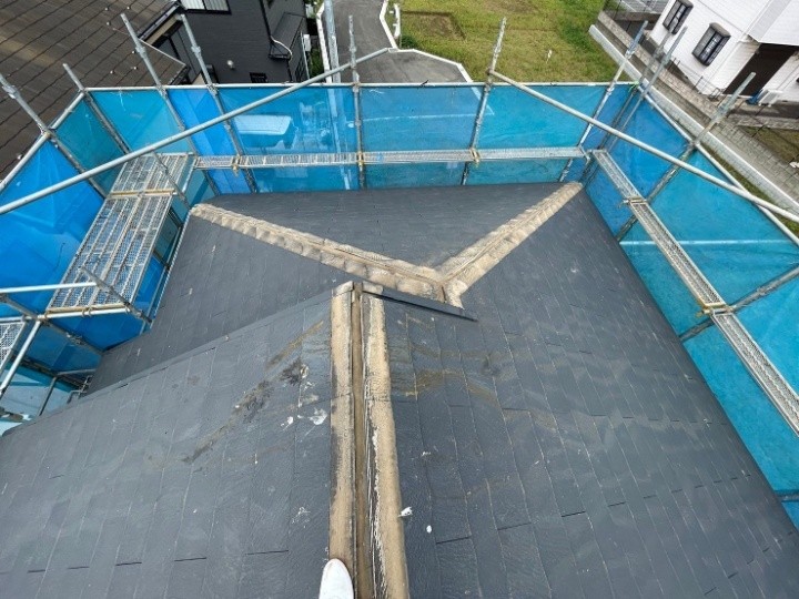 既存棟板金の撤去と下地確認