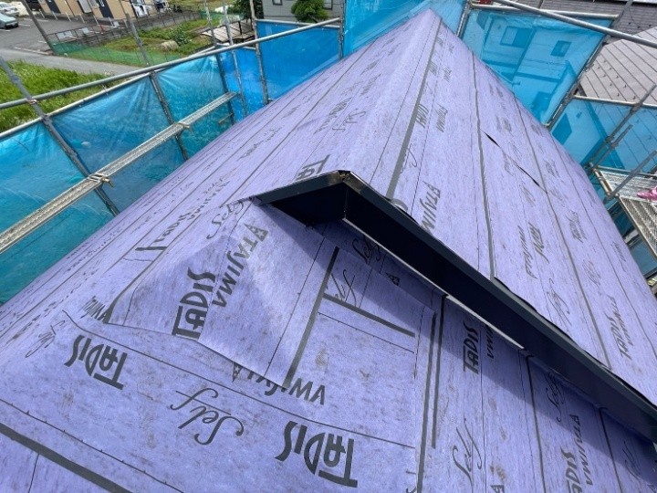 防水シート（ルーフィング）の敷設