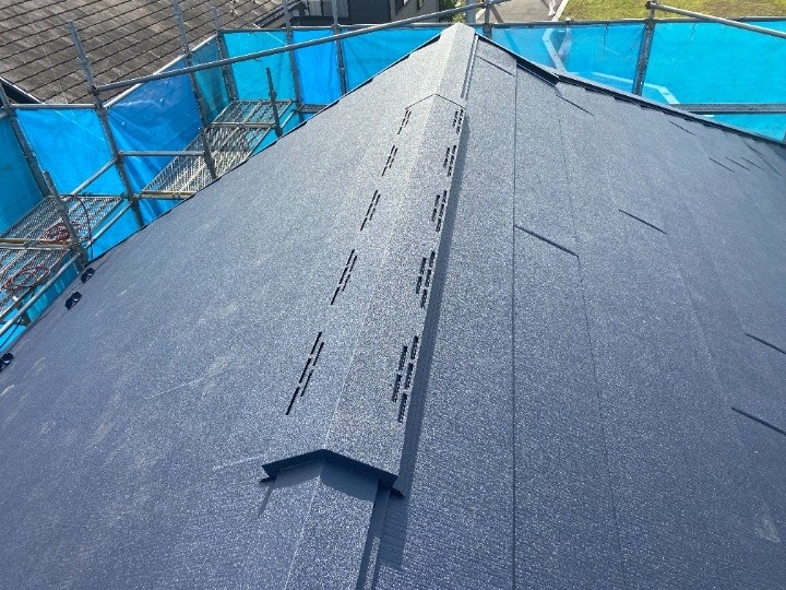 棟板金の取り付けと仕上げ