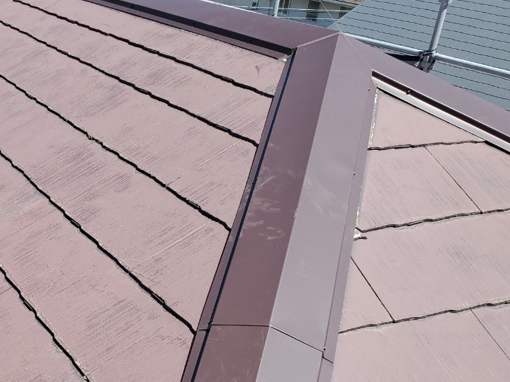 台風被害で飛散や釘浮きした棟板金を交換工事