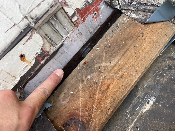 浸水箇所の確認と下地処理