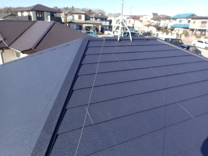 屋根材スーパーガルテクトを使用した屋根葺き替え工事を実施して雨漏り解決したお住まい