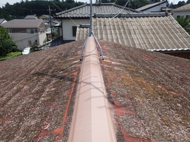 劣化したコロニアル屋根