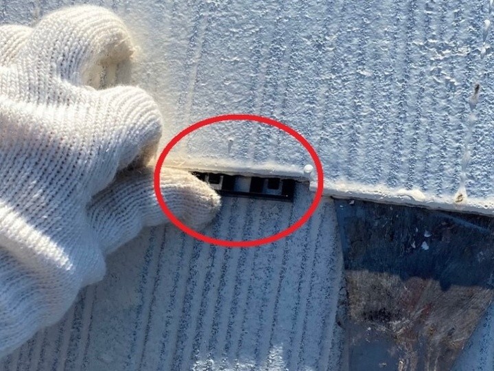 タスペーサーで縁切りし、通気・排水の通り道を確保