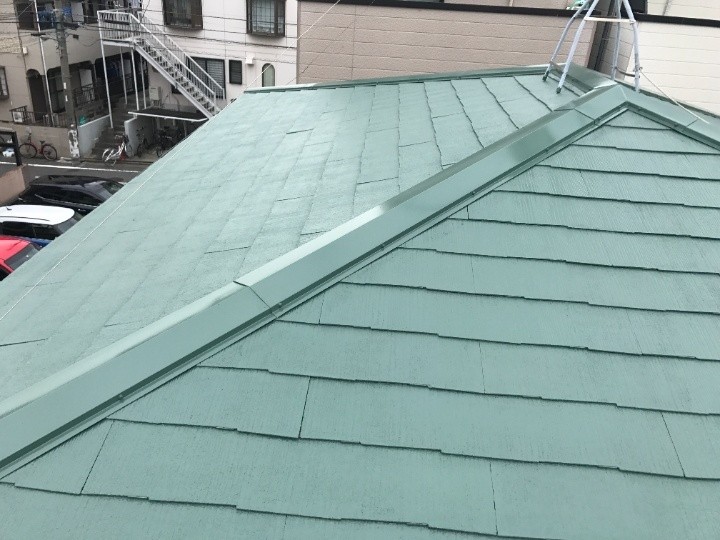 築22年スレート屋根にサーモアイ４Fを用いた塗装工事と棟板金交換工事を併せて施工したお住まい
