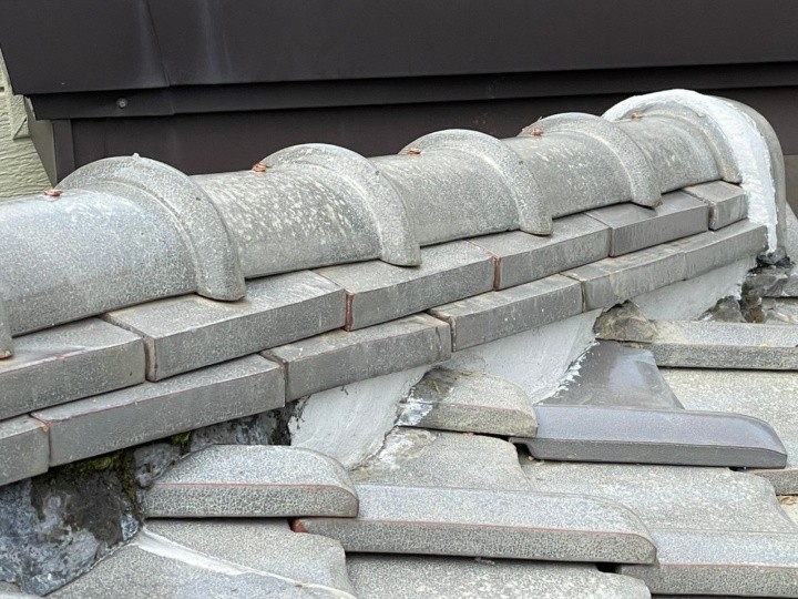 築40年瓦屋根に「瓦の差し替え工事と棟取り直し工事」を同時に施工