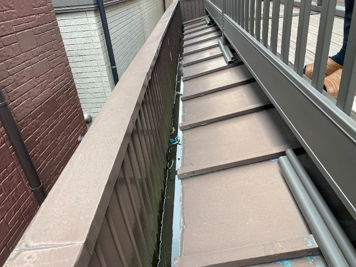 内樋に水が溜まり排水されていない状態を確認