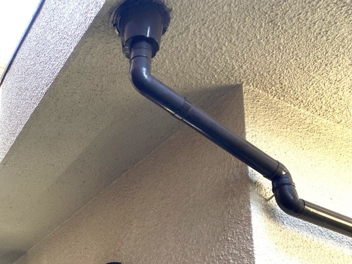 竪樋継手での再接続と排水の確認