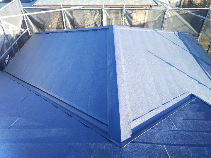 スーパーガルテクトで屋根カバー工事を実施したお住まい