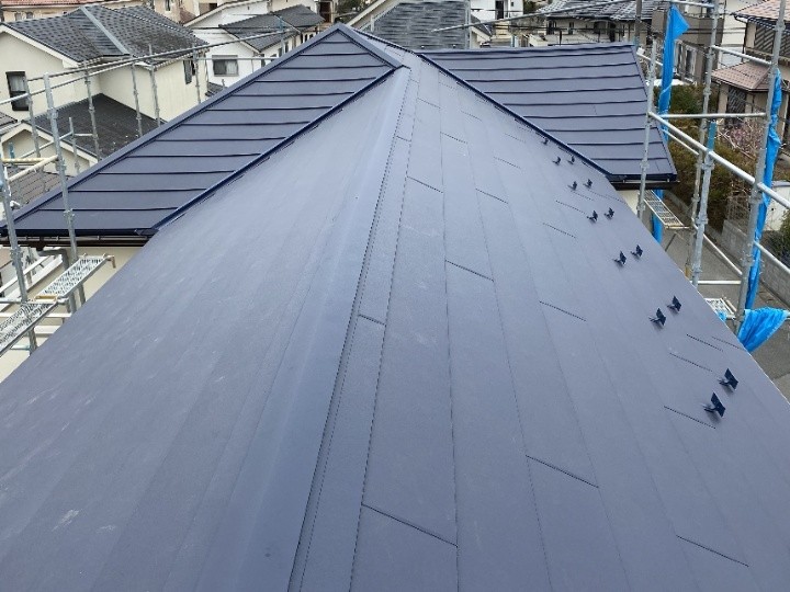 パミール屋根からスーパーガルテクト屋根へカバー工事したお住まい
