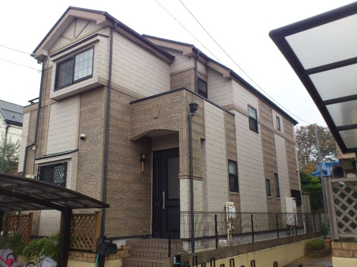 屋根外壁塗装工事前のお住まい