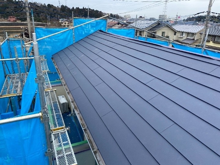スーパーガルテクト本体の施工