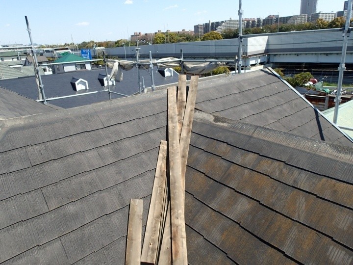 既存棟板金の撤去と下地の整理