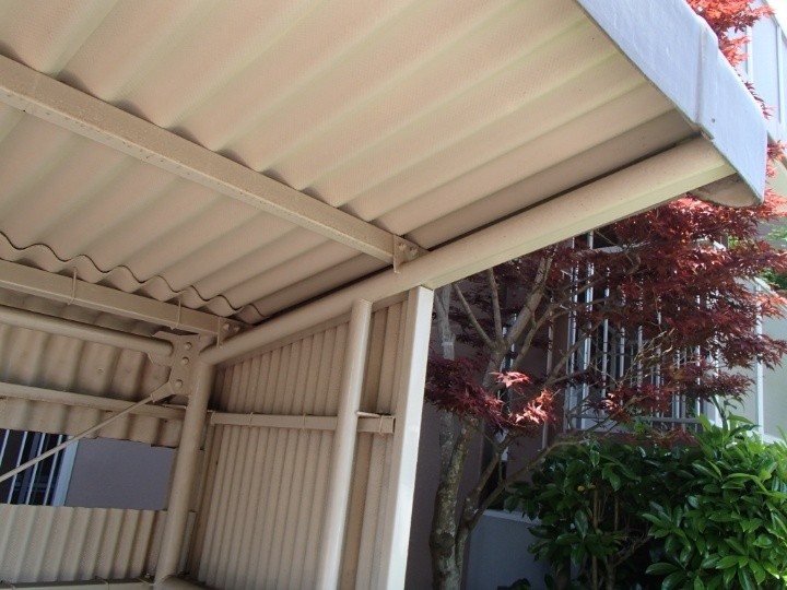 ケラバの状態を内側から確認