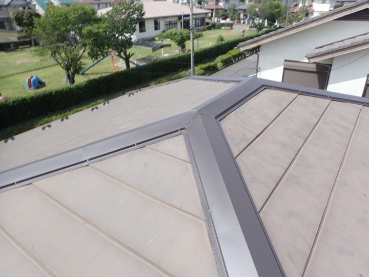 樹脂製貫板（タフモック）を使った棟板金交換工事を実施した屋根