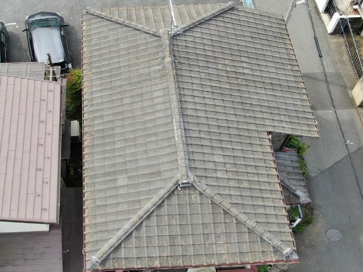 工事前の劣化したセメント瓦屋根