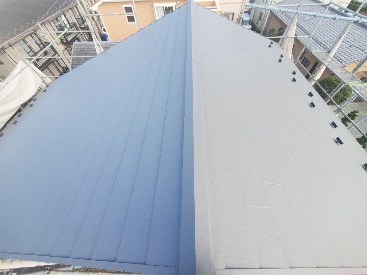 スレート屋根からスーパーガルテクト（Ｓシェイドチャコール色）に屋根葺き替え工事しました