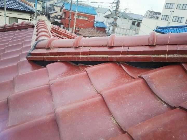 漆喰が崩れた築30年瓦屋根に棟取り直し工事を施工してメンテナンス