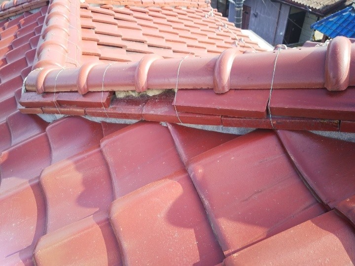 漆喰が崩れた築30年瓦屋根