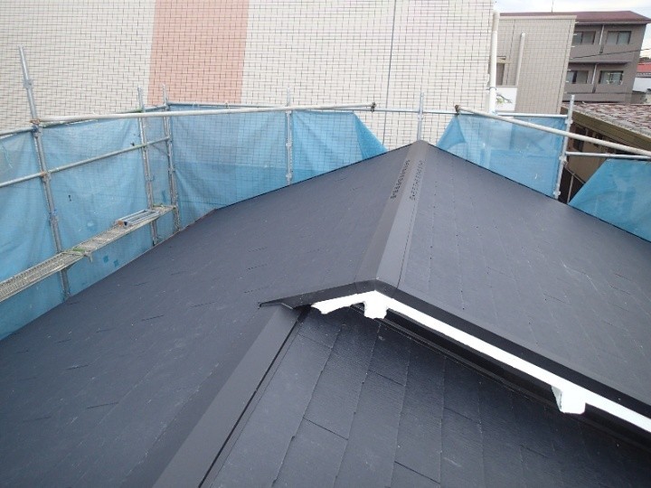 瓦屋根にコロニアルを用いた屋根葺き替え工事したお住まい