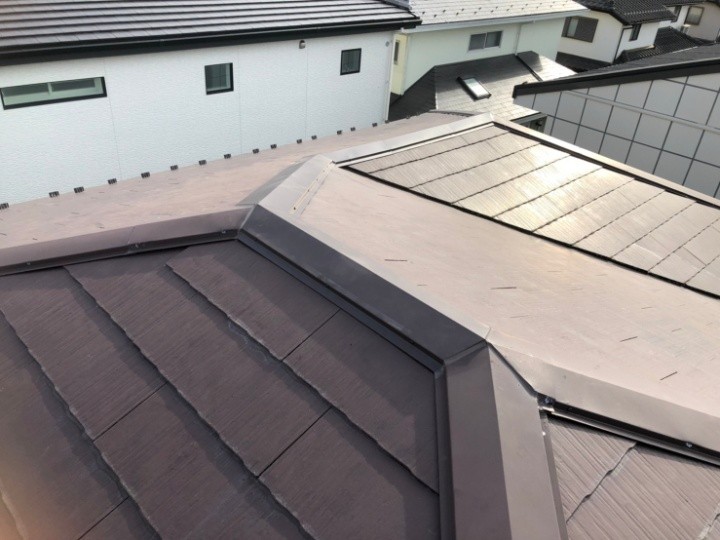 棟板金に部分（約5m）交換工事して浮き・変形を解消したお住まい