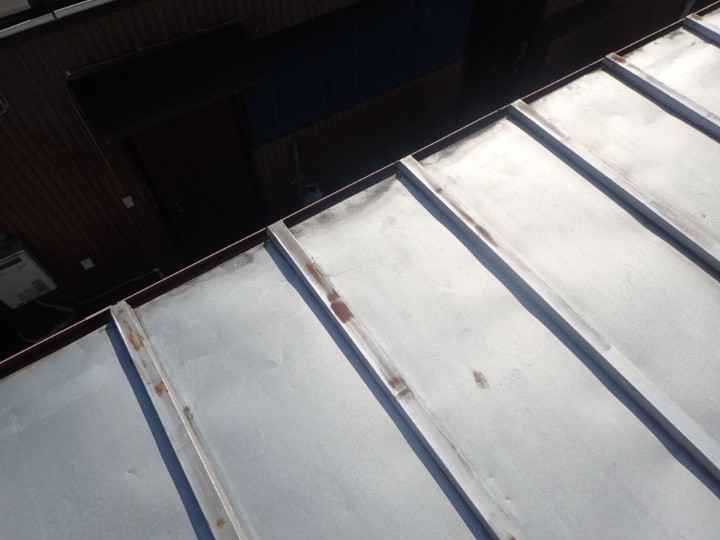 広範囲に見られる錆の進行