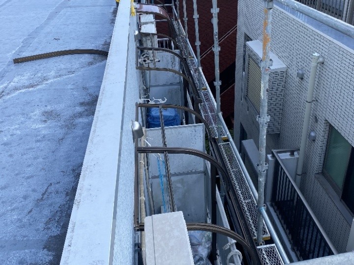 仮設足場の設置と取り外し作業