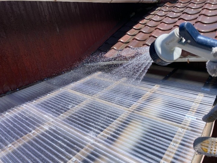 散水による確認と雨樋の調整