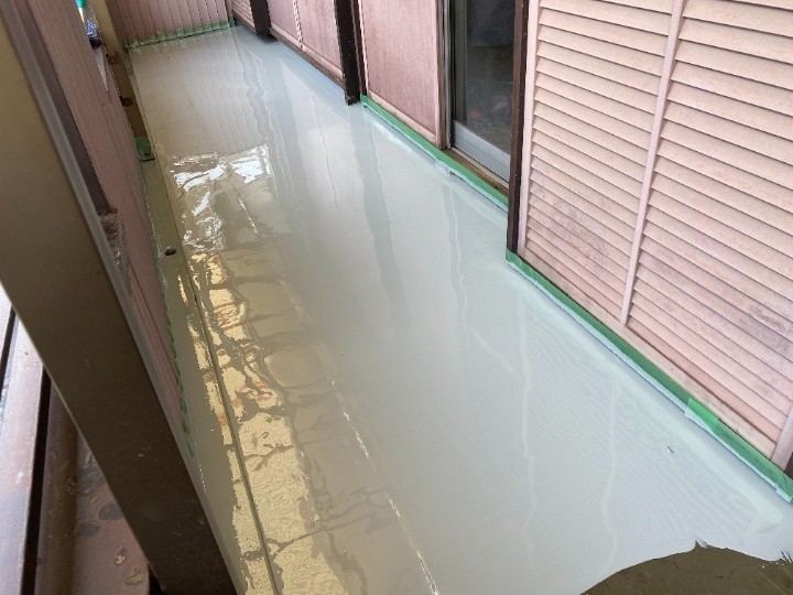 ウレタン防水材（DSカラーゼロ）の二層塗り