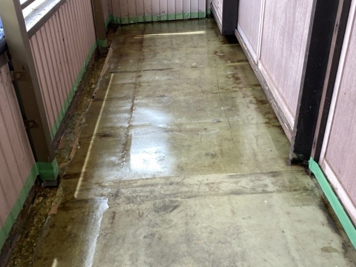 プライマー塗布で密着性を確保