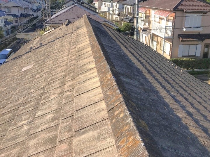台風後にズレたセメント瓦屋根に棟瓦取り直し工事して雨漏り対策