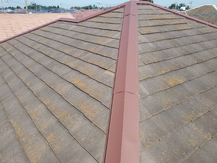 釘浮している棟板金に樹脂製貫板（タフモック）を採用した棟板金交換工事を施工