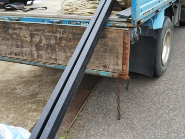 棟瓦の解体と清掃