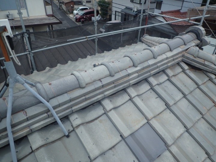 瓦屋根に「葺き直し工事と棟瓦取り直し工事」を同時施工したお住まい