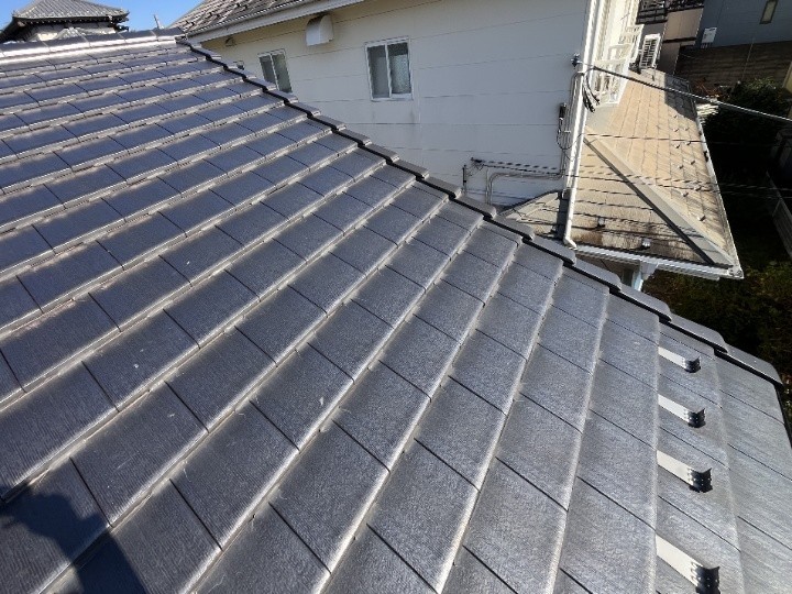 ケラバ周辺の屋根状況を全体で確認