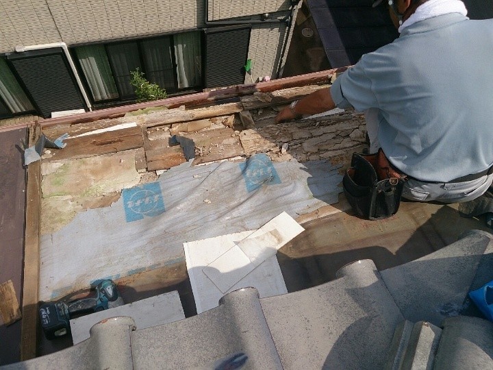 既存屋根の撤去と下地状態の確認