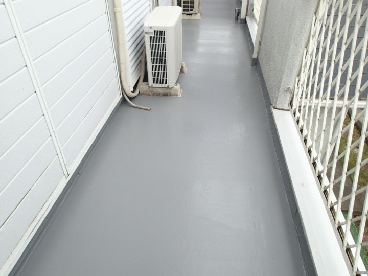 築30年バルコニーにウレタン防水工事を実施