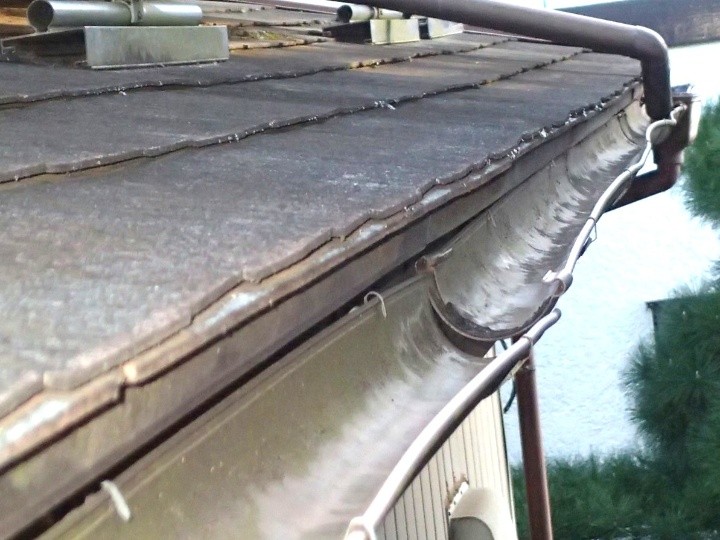 樋全体の歪みと負荷が集中しやすいライン