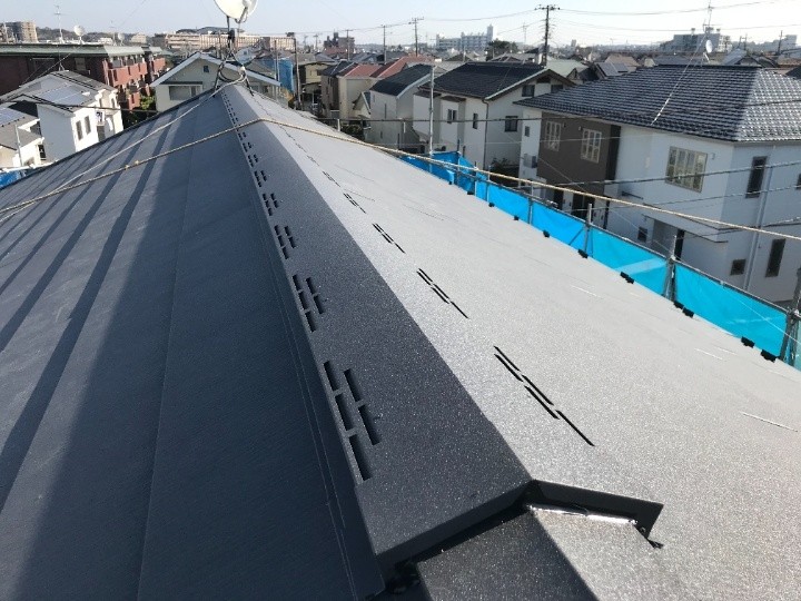 換気棟の設置で熱・湿気の逃げ道を確保