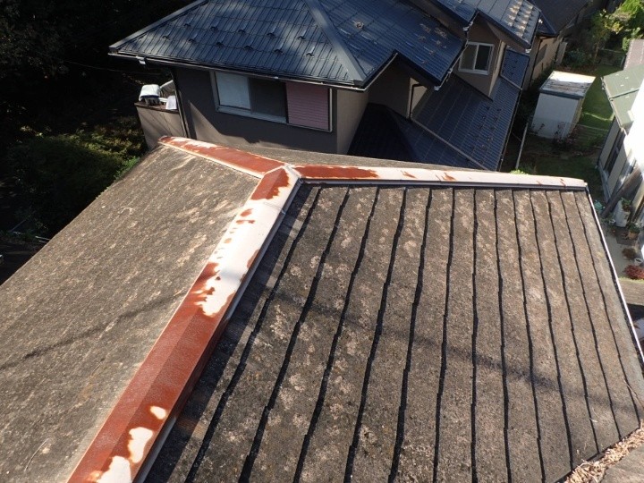 棟板金の錆びと谷部周辺の傷み