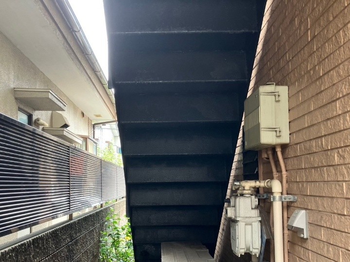 階段裏側から確認した鉄部の状態