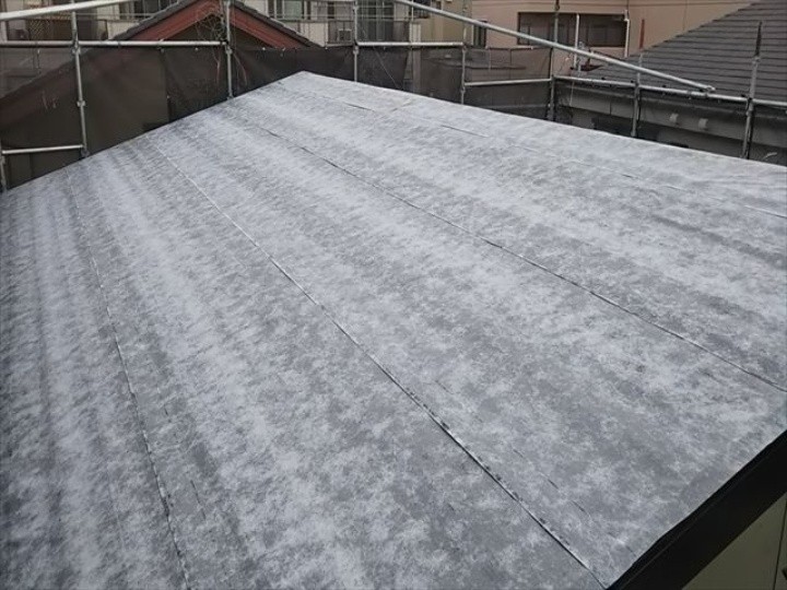 防水紙（ルーフィング）の新設で防水層を再構築