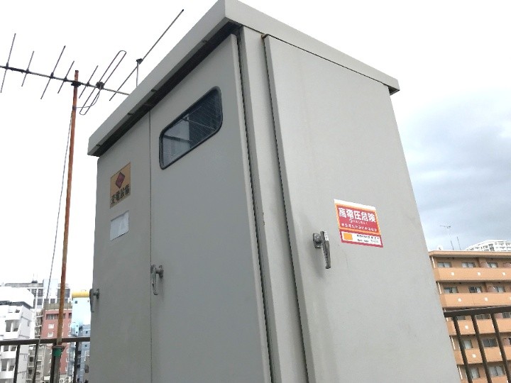 塗装工事前のキュービクル