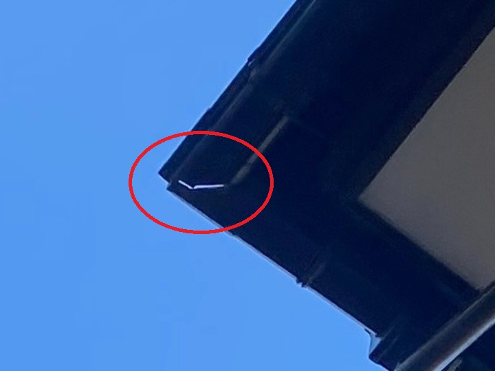 樋の変形とヒビ割れの確認