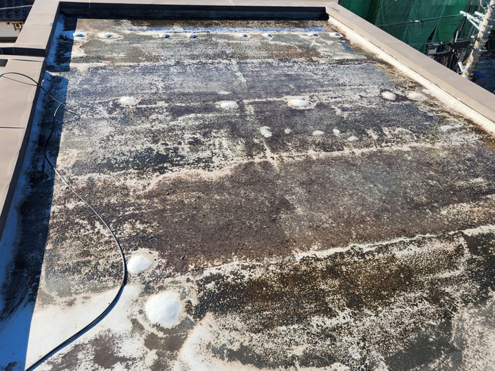 防水メンテナンス前の陸屋根