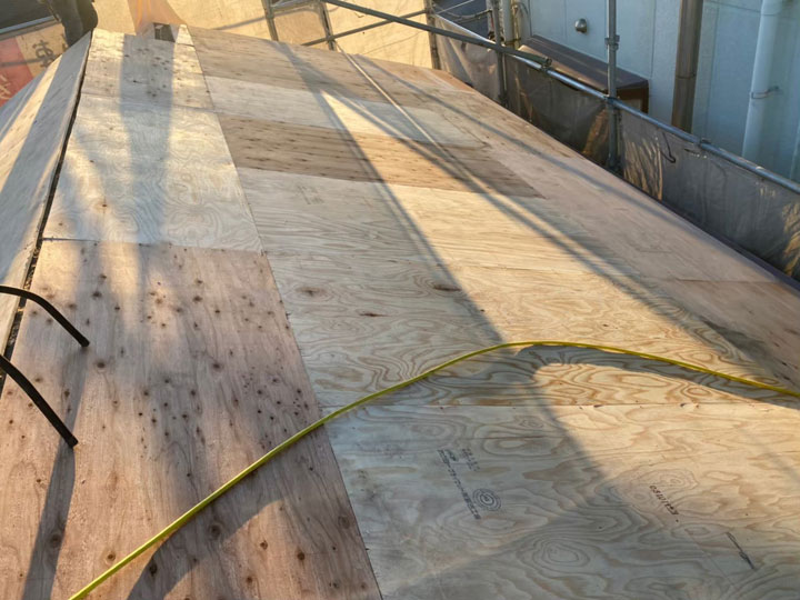 30坪の屋根葺き替え費用はいくら？相場や工事の流れ、費用が変わるポイント