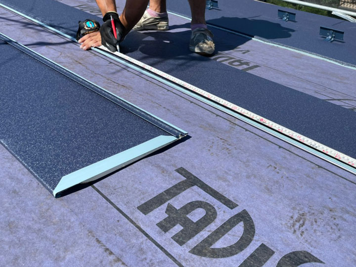 ガルバリウム鋼板の主要メーカーはどこ？製鋼会社と加工メーカーの違い