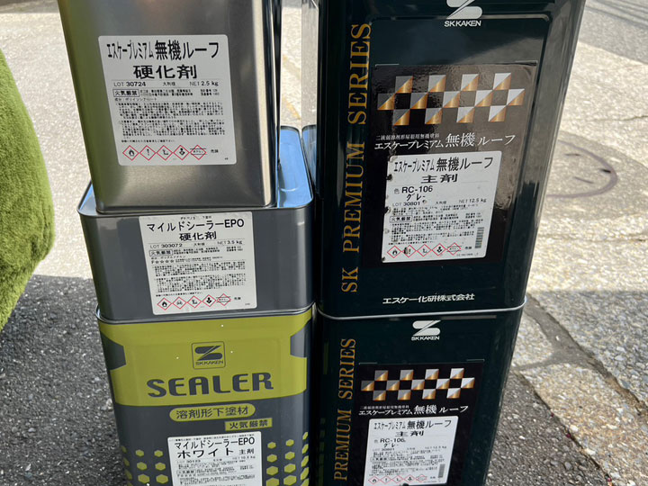 屋根塗装のグレードとは？塗料の違いと費用・選び方をわかりやすく解説