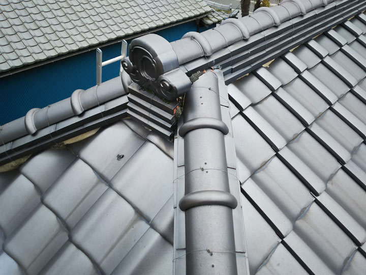 ズレの見られない瓦屋根