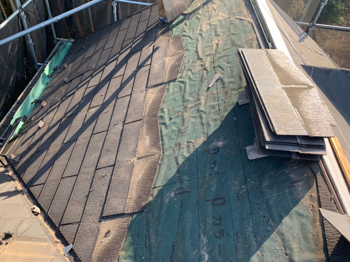 劣化したルーフィング